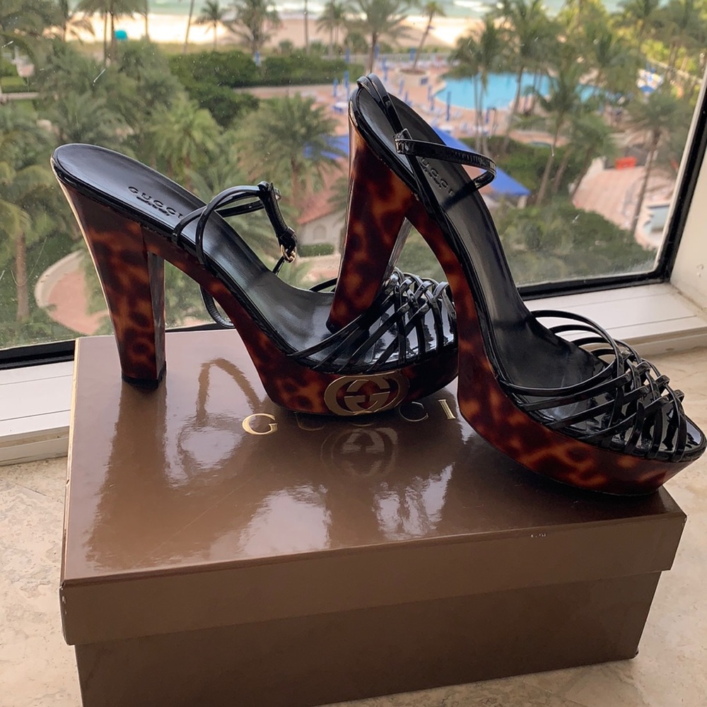 Gucci Vitello Vernice in black platform shoes